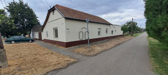 Eladó családi ház, Makón 24.9 M Ft, 4 szobás