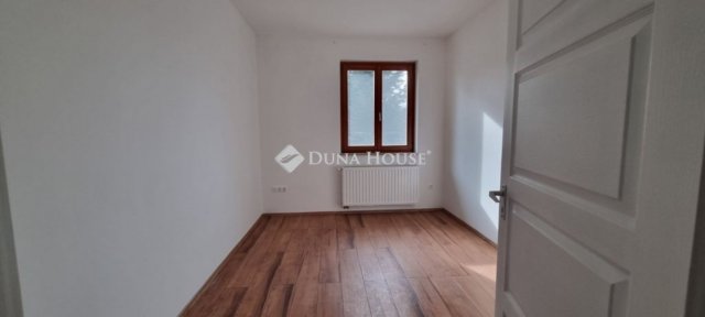Eladó családi ház, Dányon 79.9 M Ft, 5 szobás