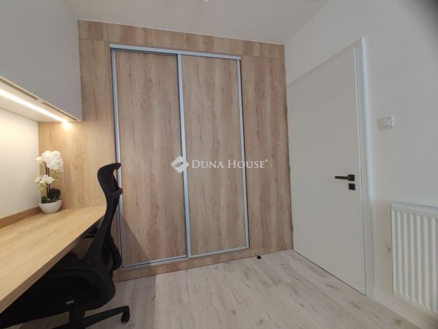 Kiadó téglalakás, albérlet, Pécsett 290 E Ft / hó, 3 szobás