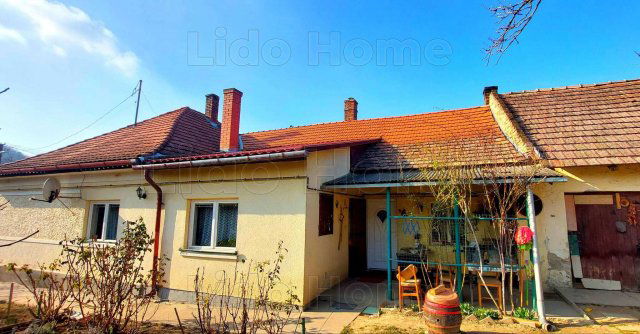 Eladó családi ház, Balatonendréden 69 M Ft, 10 szobás