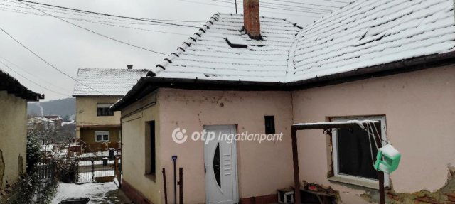 Eladó családi ház, Salgótarjánban 9 M Ft, 2 szobás