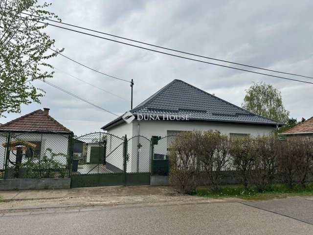Eladó családi ház, Maglódon 75.9 M Ft, 3 szobás