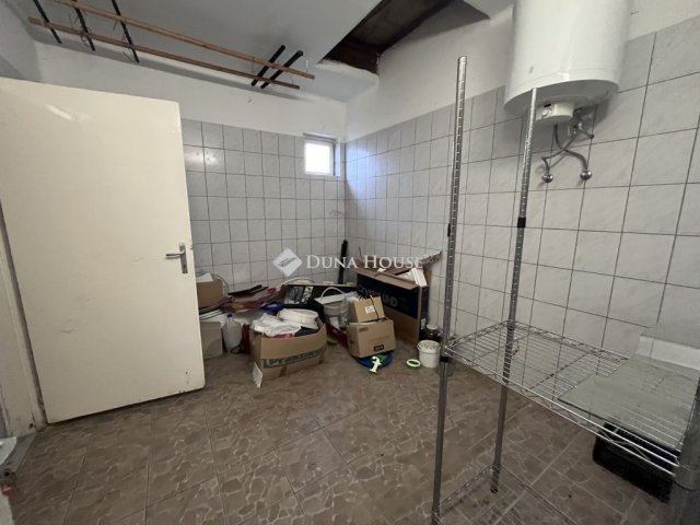 Eladó családi ház, Kiskörén 24 M Ft, 2 szobás