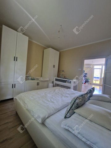 Eladó téglalakás, Komáromban 52 M Ft, 3 szobás