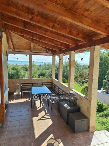 Eladó nyaraló, Balatonalmádiban 95 M Ft, 3 szobás