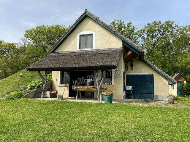 Eladó nyaraló, Örvényesen 129 M Ft, 4 szobás