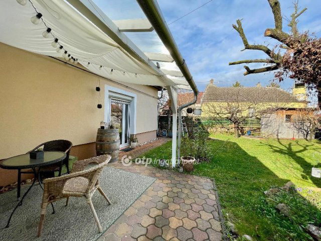 Eladó családi ház, Veszprémben 167 M Ft, 7 szobás
