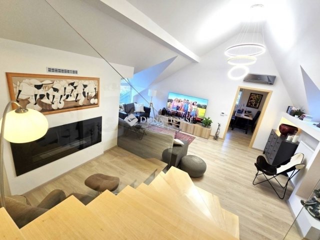 Eladó családi ház, Pécsett 239 M Ft, 5 szobás