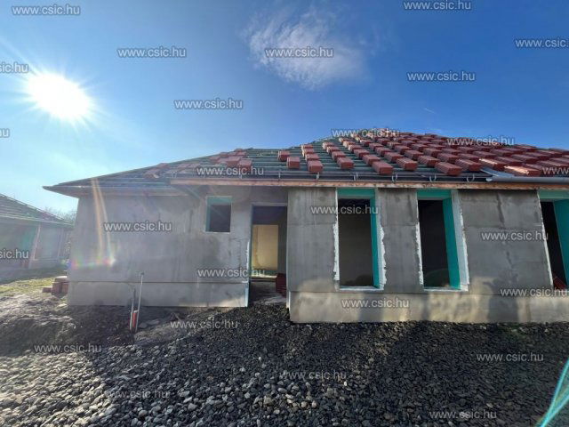 Eladó ikerház, Tahitótfalun 93.9 M Ft, 4 szobás