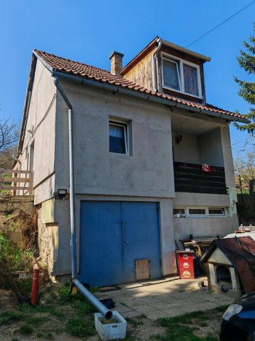 Eladó családi ház, Tatabányán 39.99 M Ft, 2 szobás