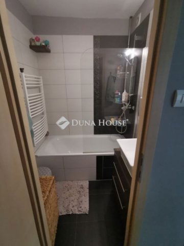 Eladó panellakás, Szegeden 74 M Ft, 2+2 szobás