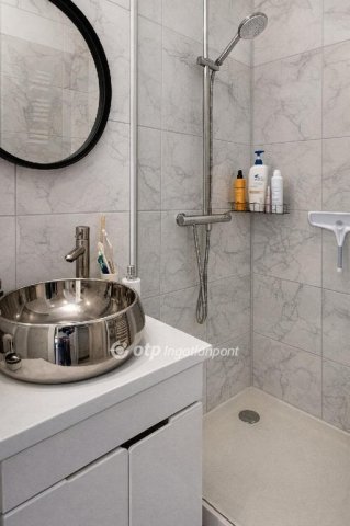 Eladó panellakás, Veszprémben 62.9 M Ft, 3 szobás