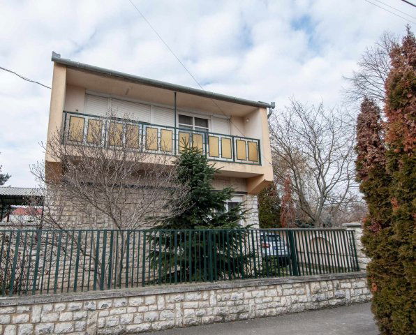 Eladó családi ház, Szolnokon 64.9 M Ft, 6+1 szobás