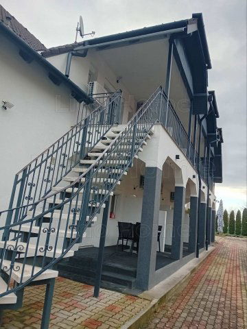 Eladó családi ház, Siófokon 260 M Ft, 12 szobás