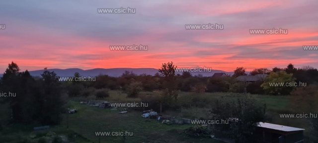 Eladó családi ház, Vácon 92 M Ft, 4 szobás