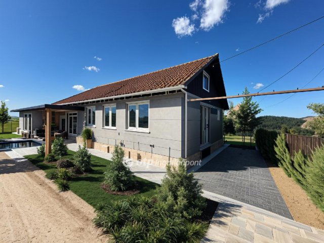 Eladó családi ház, Zsákán 8.9 M Ft, 2 szobás