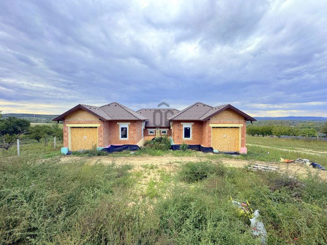 Eladó ikerház, Szadán 119 M Ft, 4 szobás / költözzbe.hu