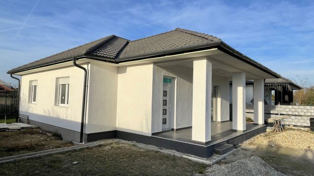 Eladó ikerház, Győrladaméren 79 M Ft, 4 szobás