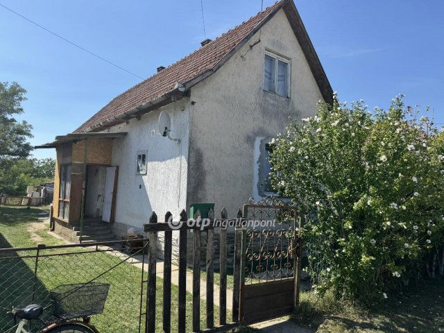 Eladó családi ház, Tiszaszőlősön 17 M Ft, 3+1 szobás