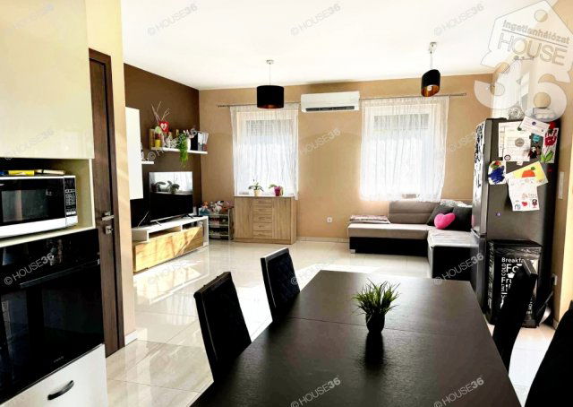 Eladó családi ház, Kecskeméten 90 M Ft, 4 szobás