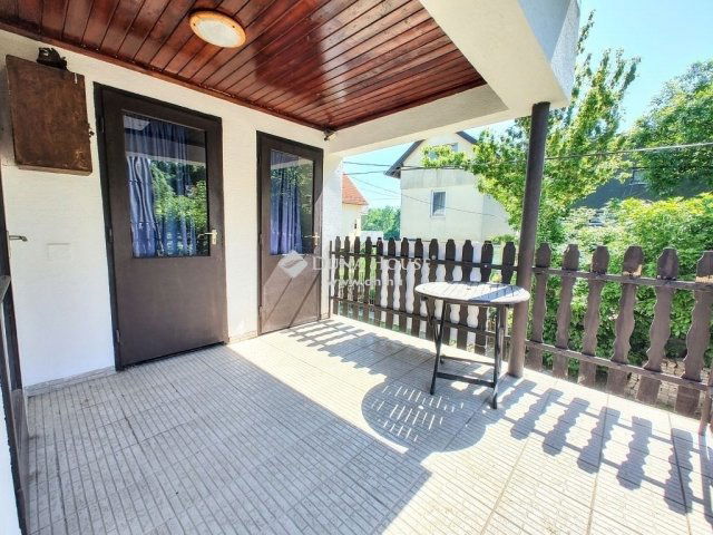 Eladó családi ház, Szegeden 27.5 M Ft, 2 szobás