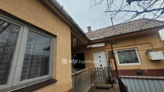 Eladó családi ház, Jászberényben 34.9 M Ft, 3 szobás