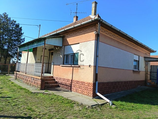 Eladó családi ház, Törtelen 35 M Ft, 3 szobás