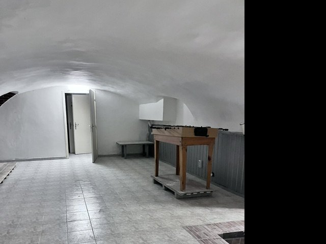 Eladó üzlethelyiség, VII. kerületben, Dembinszky utcában
