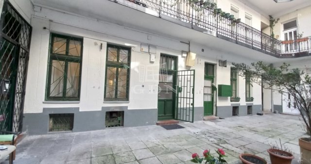 Eladó téglalakás, Budapesten, VII. kerületben 42.9 M Ft