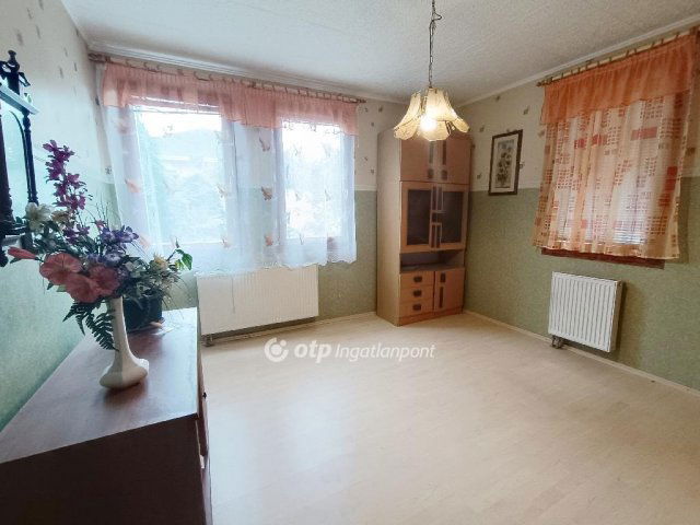 Eladó családi ház, Szigetszentmiklóson 94.9 M Ft, 5+1 szobás