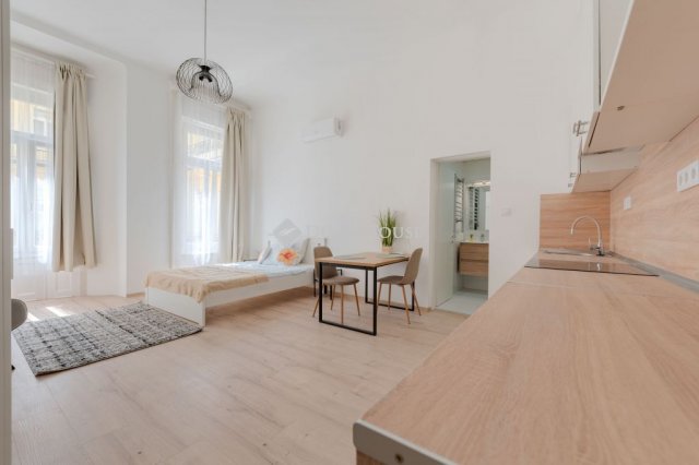 Eladó téglalakás, Budapesten, V. kerületben 68.99 M Ft, 1 szobás