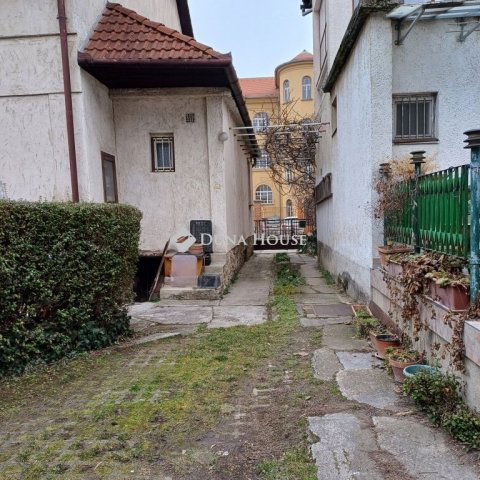 Eladó ikerház, Pécsett 63 M Ft, 4 szobás / költözzbe.hu