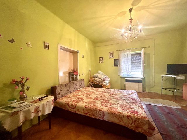 Eladó családi ház, Ácson 40 M Ft, 2 szobás
