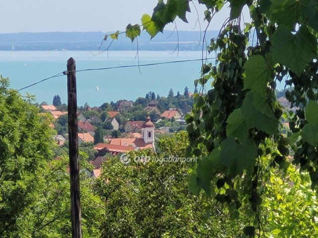 Eladó családi ház, Balatonalmádiban 181.1 M Ft, 3+2 szobás