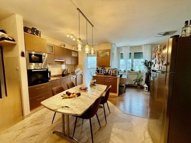 Eladó téglalakás, Pécsett 79.9 M Ft, 3 szobás