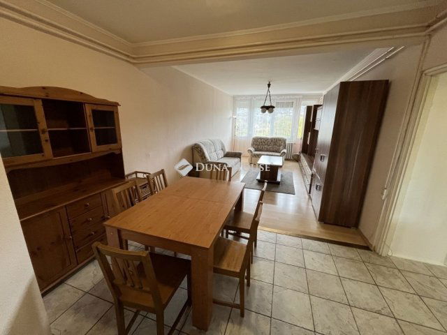 Eladó téglalakás, Szekszárdon 42.9 M Ft, 2+1 szobás