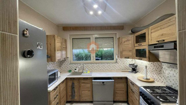 Eladó családi ház, Pécsett 96 M Ft, 2 szobás