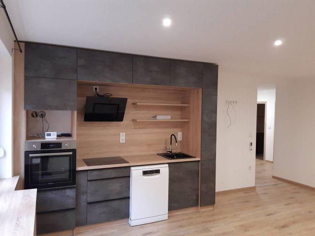 Eladó téglalakás, Szolnokon 54.5 M Ft, 3 szobás