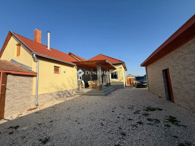 Eladó családi ház, Törtelen, Fűzfa úton 49.9 M Ft, 4 szobás