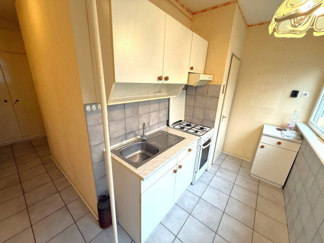 Eladó téglalakás, Pécsett 38.9 M Ft, 3 szobás