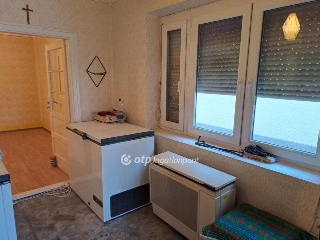 Eladó családi ház, Abasáron 25 M Ft, 2 szobás