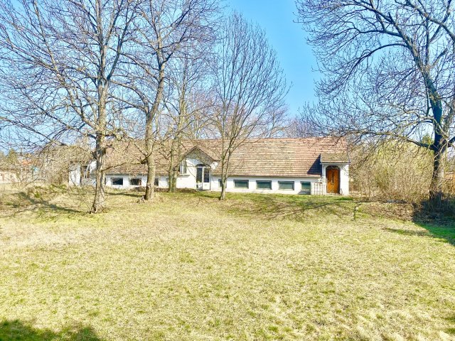 Eladó családi ház, Komáromban 60 M Ft, 4 szobás