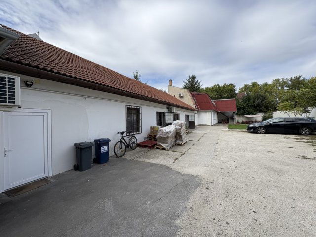 Eladó üzlethelyiség, Kaposváron, Fő utcában 106 M Ft, 7 szobás