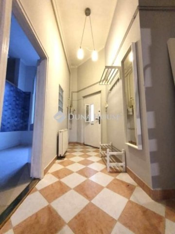 Eladó téglalakás, Pécsett 52.5 M Ft, 2 szobás