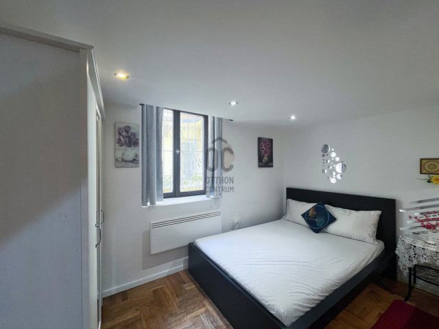 Eladó téglalakás, Budapesten, VI. kerületben 49.9 M Ft, 1 szobás