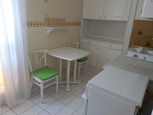 Kiadó panellakás, albérlet, Pécsett 160 E Ft / hó, 2 szobás