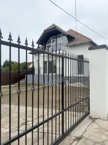 Eladó családi ház, Vácon 130 M Ft, 5+1 szobás