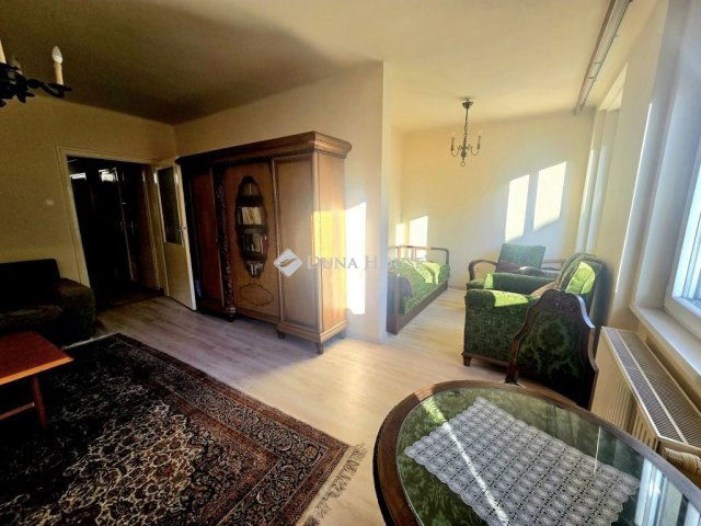 Kiadó téglalakás, albérlet, Pécsett 230 E Ft / hó, 2 szobás