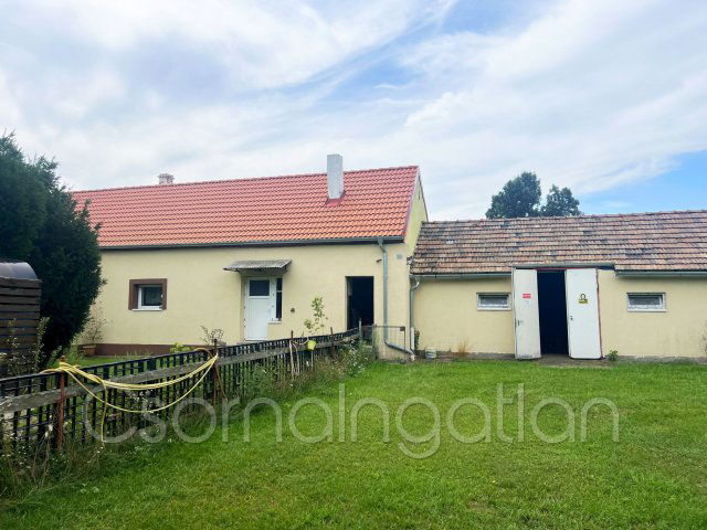 Eladó családi ház, Csornán 33 M Ft, 2 szobás