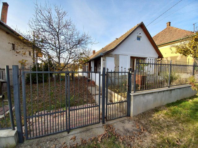 Eladó családi ház, Őrbottyánban 35 M Ft, 2 szobás